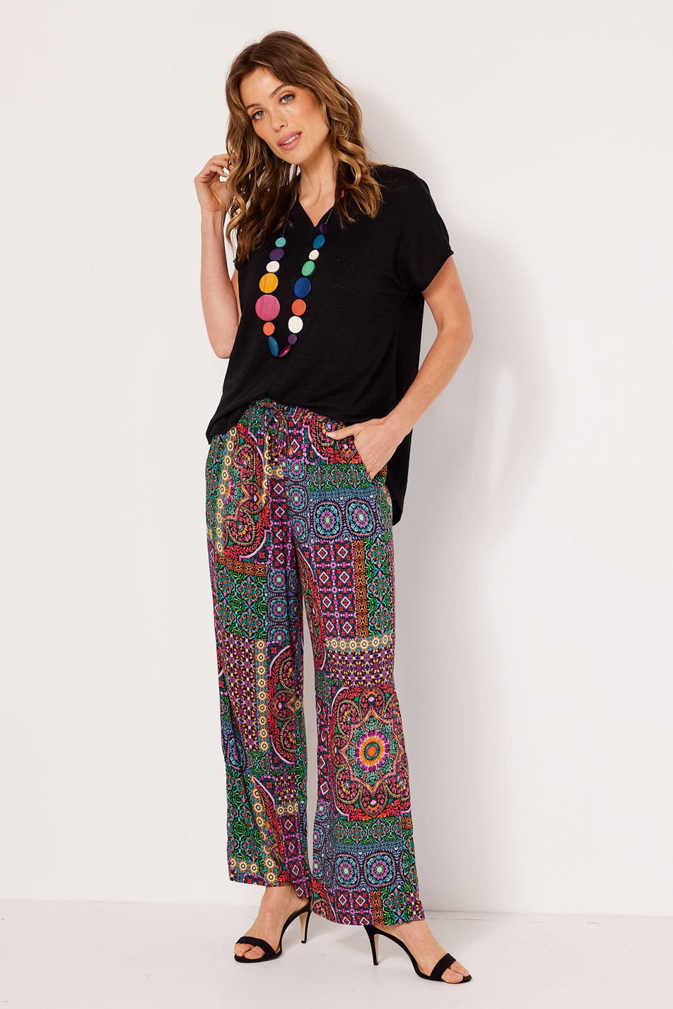 Lia Luxton V-neck S/s Top