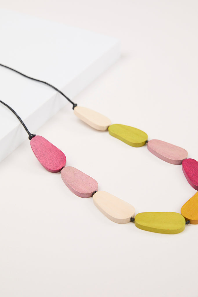 EMALINE WOODEN NECKLACE